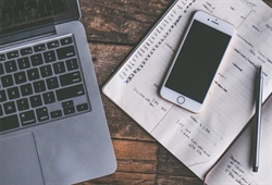 资讯动态>
											<div class=