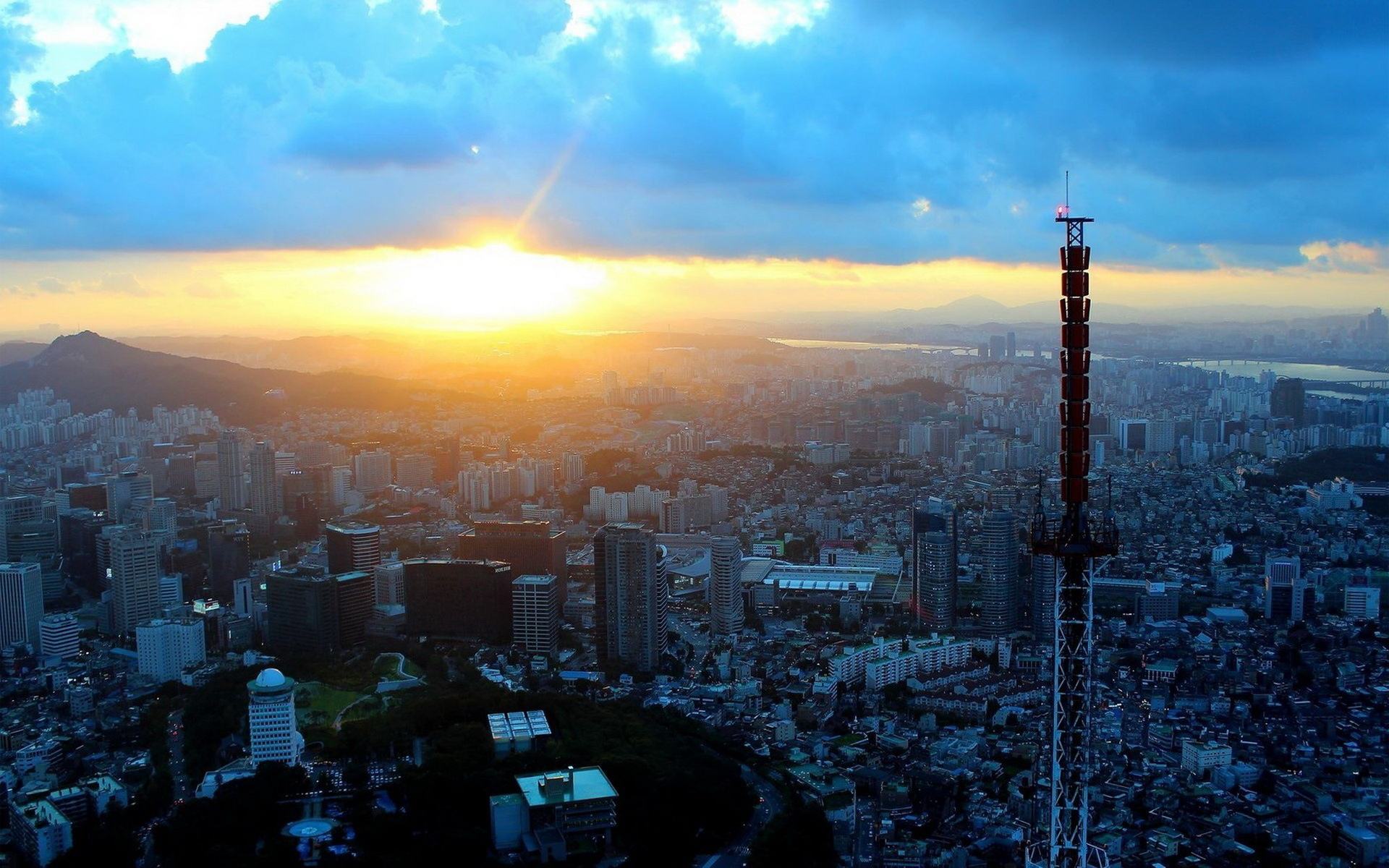 资讯动态>
											</a>
										</div>
										<div class=